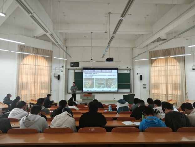 会议室里的人们描述已自动生成